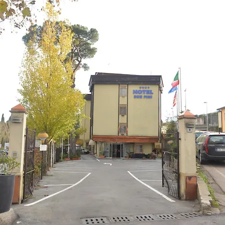 Due Pini فندق ملفي